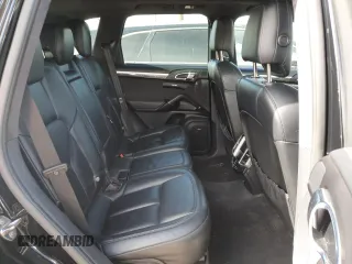 2016 Porsche Cayenne GTS z VIN WP1AD2A21GLA72479, wystawiony jako Copart lot #47125165 z przebiegiem 74 942 mil mil oraz Szkody całkowita. Historia ofert i sprzedaży dostępna na DreamBid. Obrazek 10.