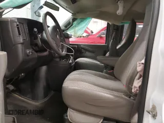 2017 Chevrolet Express Passenger LT z VIN 1GAZGPFG2H1340071, wystawiony jako Copart lot #48771005 z przebiegiem 131 966 mil mil oraz Szkoda całkowita • Salvage title. Historia ofert i sprzedaży dostępna na DreamBid. Obrazek 7.