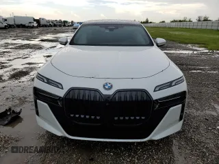 2024 BMW 7 Series 740i z VIN WBA23EH01RCR57859, wystawiony jako Copart lot #62336024 z przebiegiem Nie podano mil oraz Czysty tytuł • Clean title. Historia ofert i sprzedaży dostępna na DreamBid. Obrazek 5.