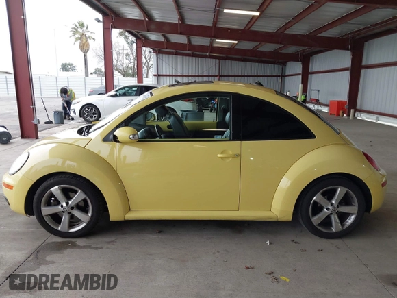 2006 Volkswagen Beetle z VIN 3VWSR31C26M406972, wystawiony jako IAAI lot #41493997 z przebiegiem 222 115 mil mil oraz . Historia ofert i sprzedaży dostępna na DreamBid. Obrazek 14.