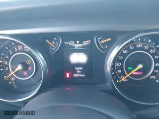 2018 Jeep Wrangler Unlimited Sport S with VIN 1C4HJXDG0JW166601, listed as a IAAI auction lot 41650217 with 30,319 mi miles. Bid and sale history available at carsss.com. Image 7.
