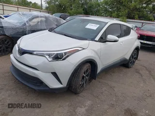 2018 Toyota C-HR XLE z VIN JTNKHMBX4J1001128, wystawiony jako IAAI lot #41957363 z przebiegiem 108 233 mil mil oraz . Historia ofert i sprzedaży dostępna na DreamBid. Obrazek 2.