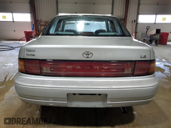 1993 Toyota Camry LE with VIN 4T1SK12E1PU196871, listed as a Copart auction lot 49052935 with 135,732 mi miles and Clean Title. Bid and sale history available at carsss.com. Image 6.
