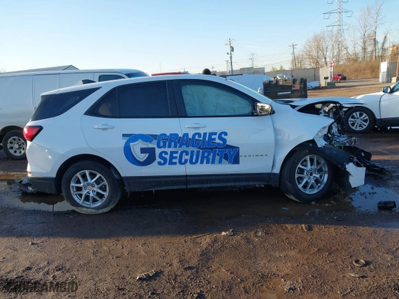 2024 Chevrolet Equinox LS with VIN 3GNAXHEG8RL207201, listed as a IAAI auction lot 41791730 with 27,667 mi miles. Bid and sale history available at carsss.com. Image 14.