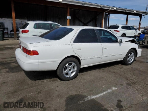 2000 Toyota Camry CE z VIN JT2BG22K2Y0479735, wystawiony jako Copart lot #50226755 z przebiegiem 282 694 mil mil oraz Nie do naprawy • Non repairable. Historia ofert i sprzedaży dostępna na DreamBid. Obrazek 3.