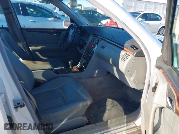 1999 Mercedes-Benz E-Class with VIN WDBJF82H0XX015778, listed as a IAAI auction lot 41269886 with 184,011 mi miles. Bid and sale history available at carsss.com. Image 5.