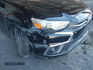 2019 Mitsubishi Outlander ES z VIN JA4AR3AU1KU022236, wystawiony jako IAAI lot #42070526 z przebiegiem 121 890 mil mil oraz . Historia ofert i sprzedaży dostępna na DreamBid. Obrazek 6.
