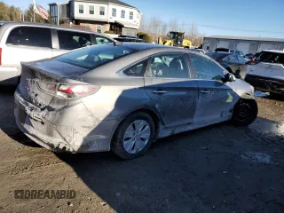 2018 Hyundai Sonata Hybrid SE with VIN KMHE24L3XJA078631, listed as a Copart auction lot 43017925 with 90,103 mi miles and Salvage Title. Bid and sale history available at carsss.com. Image 3.
