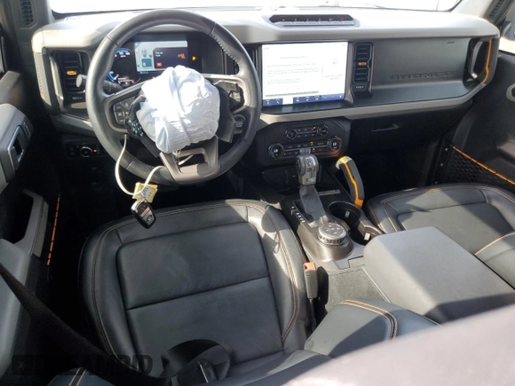 2023 Ford Bronco z VIN 1FMEE5DPXPLA82044, wystawiony jako Copart lot #55742035 z przebiegiem 50 397 mil mil oraz Szkoda całkowita • Salvage title. Historia ofert i sprzedaży dostępna na DreamBid. Obrazek 8.