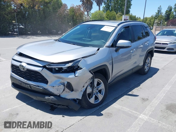 2022 Toyota RAV4 XLE z VIN 2T3W1RFV5NC213609, wystawiony jako IAAI lot #42561113 z przebiegiem 22 125 mil mil oraz . Historia ofert i sprzedaży dostępna na DreamBid. Obrazek 18.