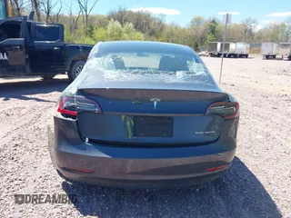 2022 Tesla Model 3 Long Range z VIN 5YJ3E1EB6NF260118, wystawiony jako IAAI lot #42139962 z przebiegiem 52 566 mil mil oraz . Historia ofert i sprzedaży dostępna na DreamBid. Obrazek 17.