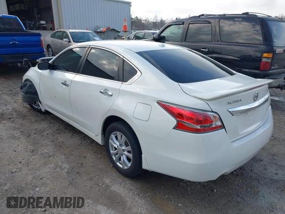 2015 Nissan Altima 2.5 S with VIN 1N4AL3AP8FC160830, listed as a IAAI auction lot 41561952 with 209,134 mi miles. Bid and sale history available at carsss.com. Image 3.