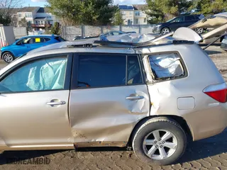 2009 Toyota Highlander with VIN JTEDS41A692084543, listed as a IAAI auction lot 41208295 with 203,620 mi miles. Bid and sale history available at carsss.com. Image 17.