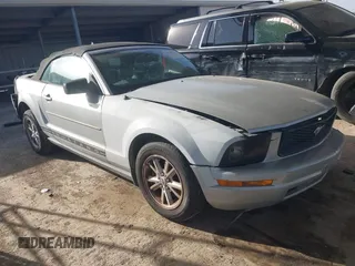 2007 Ford Mustang Deluxe with VIN 1ZVFT84N375205957, listed as a IAAI auction lot 41728914 with Not Provided miles and . Bid and sale history available at carsss.com. Image 1.