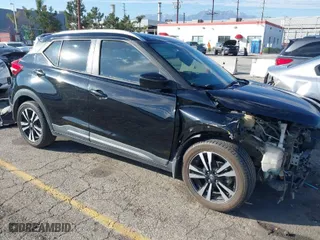 2018 Nissan Kicks SR with VIN 3N1CP5CU2JL511575, listed as a IAAI auction lot 41615315 with 175,722 mi miles. Bid and sale history available at carsss.com. Image 1.