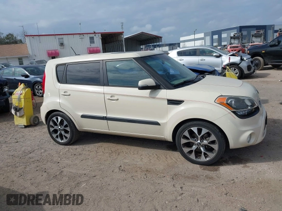 2013 Kia Soul ! with VIN KNDJT2A69D7483138, listed as a IAAI auction lot 41216799 with 81,764 mi miles. Bid and sale history available at carsss.com. Image 13.