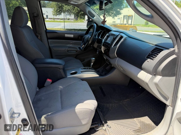 2013 Toyota Tacoma with VIN 5TFLU4EN1DX063442, listed as a Copart auction lot 62521295 with 211,682 mi miles and Clean title. Bid and sale history available at DreamBid. Image 5.