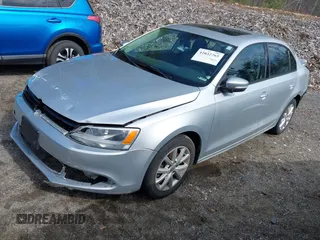 2011 Volkswagen Jetta SE z VIN 3VWDZ7AJ9BM367581, wystawiony jako IAAI lot #42032765 z przebiegiem 136 472 mil mil oraz . Historia ofert i sprzedaży dostępna na DreamBid. Obrazek 18.