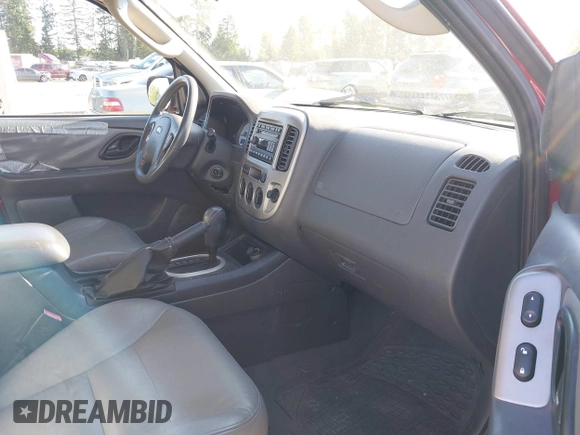 2005 Ford Escape XLT с VIN 1FMCU93155KA28328, выставлен на аукционе IAAI как лот 42293762 с пробегом 136 907 миль миль и . История ставок и продаж доступна на DreamBid. Изображение 5.