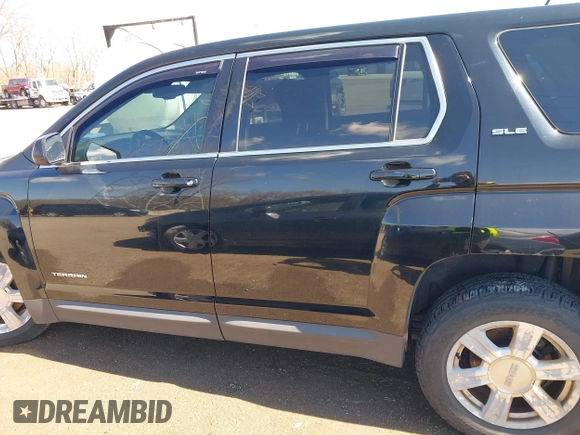 2015 GMC Terrain SLE z VIN 2GKALMEK8F6366208, wystawiony jako IAAI lot #41846623 z przebiegiem 198 841 mil mil oraz . Historia ofert i sprzedaży dostępna na DreamBid. Obrazek 14.