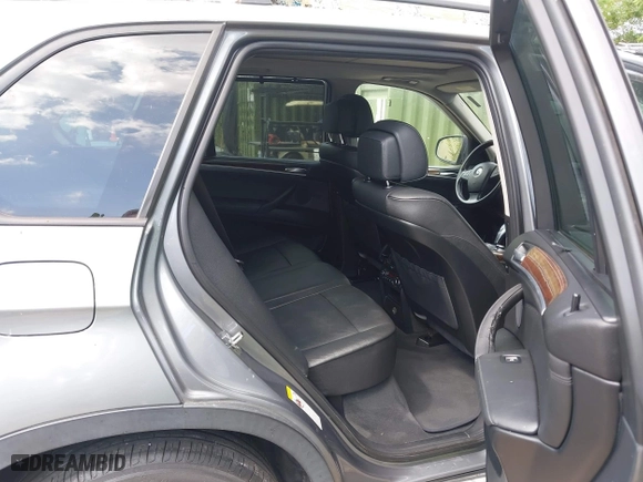 2009 BMW X5 30i with VIN 5UXFE435X9L263360, listed as a IAAI auction lot 41991181 with 113,645 mi miles. Bid and sale history available at carsss.com. Image 8.