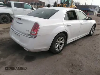 2014 Chrysler 300 z VIN 2C3CCAAGXEH171383, wystawiony jako IAAI lot #42006022 z przebiegiem 144 981 mil mil oraz . Historia ofert i sprzedaży dostępna na DreamBid. Obrazek 4.