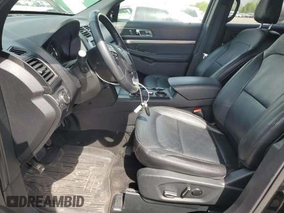 2018 Ford Explorer XLT z VIN 1FM5K7D88JGB97285, wystawiony jako Copart lot #53915735 z przebiegiem 116 397 mil mil oraz Czysty tytuł • Clean title. Historia ofert i sprzedaży dostępna na DreamBid. Obrazek 7.