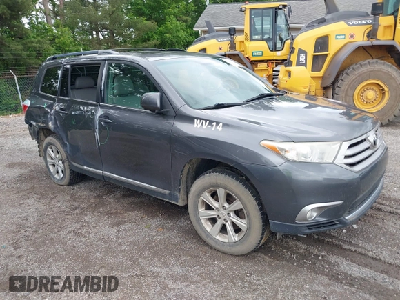 2011 Toyota Highlander z VIN 5TDBK3EH3BS085242, wystawiony jako IAAI lot #42325191 z przebiegiem 200 001 mil mil oraz . Historia ofert i sprzedaży dostępna na DreamBid. Obrazek 1.