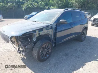 2021 Jeep Cherokee Latitude Lux z VIN 1C4PJMMX8MD205199, wystawiony jako IAAI lot #42556584 z przebiegiem 32 787 mil mil oraz . Historia ofert i sprzedaży dostępna na DreamBid. Obrazek 2.