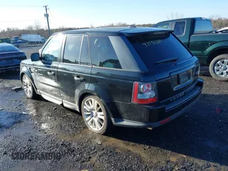 2010 Land Rover Range Rover Sport HSE Lux z VIN SALSK2D47AA227752, wystawiony jako IAAI lot #41531880 z przebiegiem 127 931 mil mil oraz . Historia ofert i sprzedaży dostępna na DreamBid. Obrazek 3.