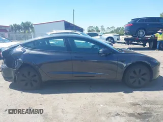 2025 Tesla Model 3 Long Range with VIN 5YJ3E1EA5SF902847, listed as a IAAI auction lot 41776081 with 2,461 mi miles and . Bid and sale history available at carsss.com. Image 13.