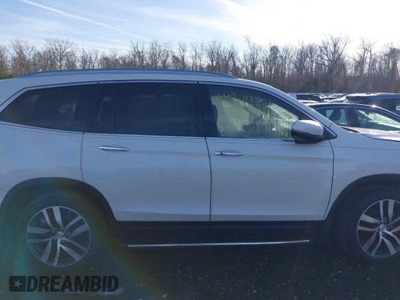 2017 Honda Pilot Touring with VIN 5FNYF6H98HB102313, listed as a IAAI auction lot 41244311 with 106,931 mi miles. Bid and sale history available at carsss.com. Image 14.