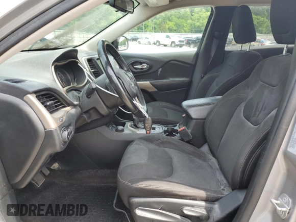 2017 Jeep Cherokee Latitude z VIN 1C4PJMCS0HD224115, wystawiony jako Copart lot #61713985 z przebiegiem 83 421 mil mil oraz Szkoda całkowita • Salvage title. Historia ofert i sprzedaży dostępna na DreamBid. Obrazek 7.