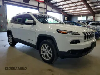 2017 Jeep Cherokee Latitude with VIN 1C4PJLCB9HW667975, listed as a Copart auction lot 62476195 with 189,332 mi miles and Clean title. Bid and sale history available at DreamBid. Image 4.