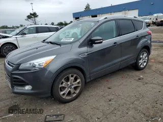 2015 Ford Escape Titanium z VIN 1FMCU9J96FUB03682, wystawiony jako Copart lot #63304665 z przebiegiem 126 724 mil mil oraz Czysty tytuł • Clean title. Historia ofert i sprzedaży dostępna na DreamBid. Obrazek 1.