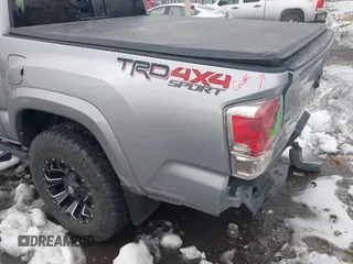 2021 Toyota Tacoma SR z VIN 3TMCZ5AN0MM386867, wystawiony jako IAAI lot #41580426 z przebiegiem 46 559 mil mil oraz . Historia ofert i sprzedaży dostępna na DreamBid. Obrazek 17.