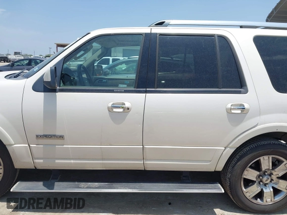 2008 Ford Expedition Limited z VIN 1FMFU19588LA51660, wystawiony jako IAAI lot #42322574 z przebiegiem 267 537 mil mil oraz . Historia ofert i sprzedaży dostępna na DreamBid. Obrazek 14.