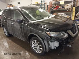 2018 Nissan Rogue SV z VIN KNMAT2MV7JP621144, wystawiony jako IAAI lot #41250331 z przebiegiem 71 624 mil mil oraz . Historia ofert i sprzedaży dostępna na DreamBid. Obrazek 1.
