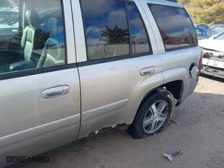 2005 Chevrolet TrailBlazer LT with VIN 1GNDT13S452289799, listed as a IAAI auction lot 41673167 with 198,709 mi miles. Bid and sale history available at carsss.com. Image 12.