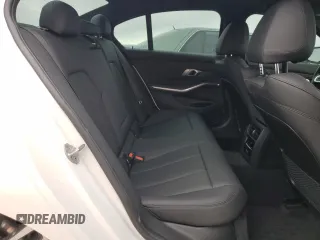 2021 BMW 3 Series 330i xDrive z VIN 3MW5R7J05M8B93077, wystawiony jako Copart lot #57125755 z przebiegiem 43 123 mil mil oraz Szkoda całkowita • Salvage title. Historia ofert i sprzedaży dostępna na DreamBid. Obrazek 10.