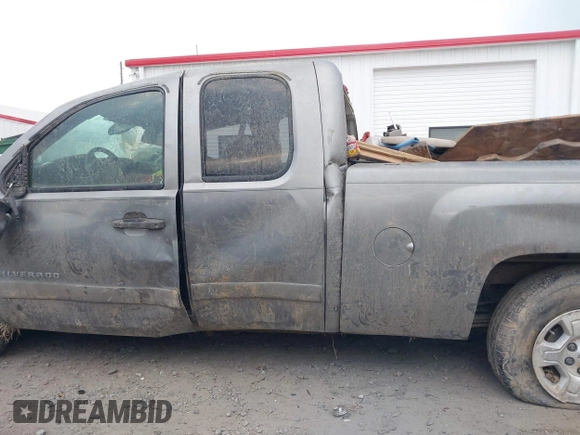 2007 Chevrolet Silverado 1500 LT w/1LT with VIN 2GCEC19J471682541, listed as a IAAI auction lot 41235872 with 200,802 mi miles. Bid and sale history available at carsss.com. Image 14.