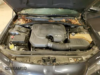 2019 Chrysler 300 S z VIN 2C3CCABG2KH516027, wystawiony jako Copart lot #84686654 z przebiegiem 73 155 mil mil oraz Szkoda całkowita • Salvage title. Historia ofert i sprzedaży dostępna na DreamBid. Obrazek 11.
