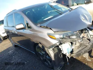 2020 Toyota Sienna SE with VIN 5TDXZ3DC8LS039639, listed as a IAAI auction lot 41107396 with 69,102 mi miles. Bid and sale history available at carsss.com. Image 1.