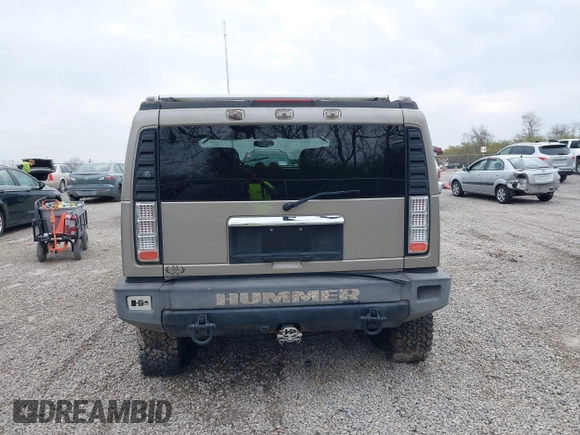 2004 Hummer H2 z VIN 5GRGN23U94H100078, wystawiony jako IAAI lot #42028741 z przebiegiem 106 795 mil mil oraz . Historia ofert i sprzedaży dostępna na DreamBid. Obrazek 16.