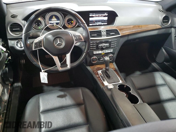 2013 Mercedes-Benz C 350 Sport z VIN WDDGF5HB0DR258610, wystawiony jako Copart lot #53854925 z przebiegiem 180 511 mil mil oraz Szkoda całkowita • Salvage title. Historia ofert i sprzedaży dostępna na DreamBid. Obrazek 8.