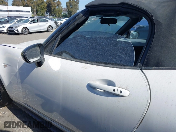 2016 Mazda MX-5 Miata Club z VIN JM1NDAC72G0109482, wystawiony jako IAAI lot #42042540 z przebiegiem 46 853 mil mil oraz . Historia ofert i sprzedaży dostępna na DreamBid. Obrazek 14.