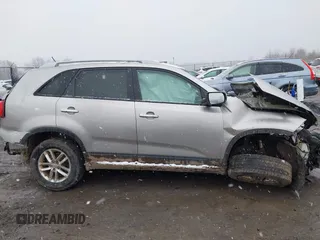 2015 Kia Sorento LX with VIN 5XYKT4A65FG595831, listed as a IAAI auction lot 42032576 with 160,000 mi miles and . Bid and sale history available at carsss.com. Image 13.
