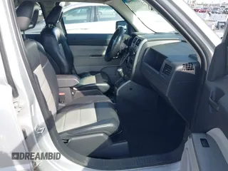 2007 Jeep Patriot Limited z VIN 1J8FF48W87D426541, wystawiony jako IAAI lot #41609156 z przebiegiem 188 199 mil mil oraz . Historia ofert i sprzedaży dostępna na DreamBid. Obrazek 5.