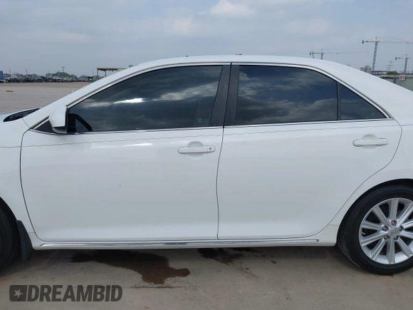 2014 Toyota Camry SE with VIN 4T1BK1FK5EU551196, listed as a IAAI auction lot 41912297 with 104,445 mi miles. Bid and sale history available at carsss.com. Image 14.