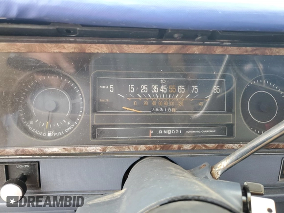 1984 Chevrolet Impala z VIN 2G1AL69H4E9168804, wystawiony jako Copart lot #55232275 z przebiegiem 75 318 mil mil oraz Czysty tytuł • Clean title. Historia ofert i sprzedaży dostępna na DreamBid. Obrazek 9.